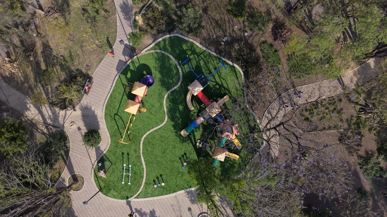 Vista aérea de rehabilitación en Parques y Jardines